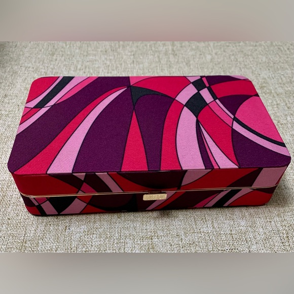 🎀Tarte Gold Makeup Case you can get it for free, with your purchase today#TARTE - Picture 10 of 13